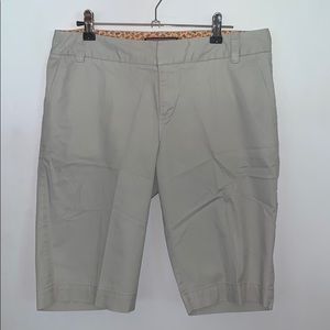 Vineyard Vines khaki short